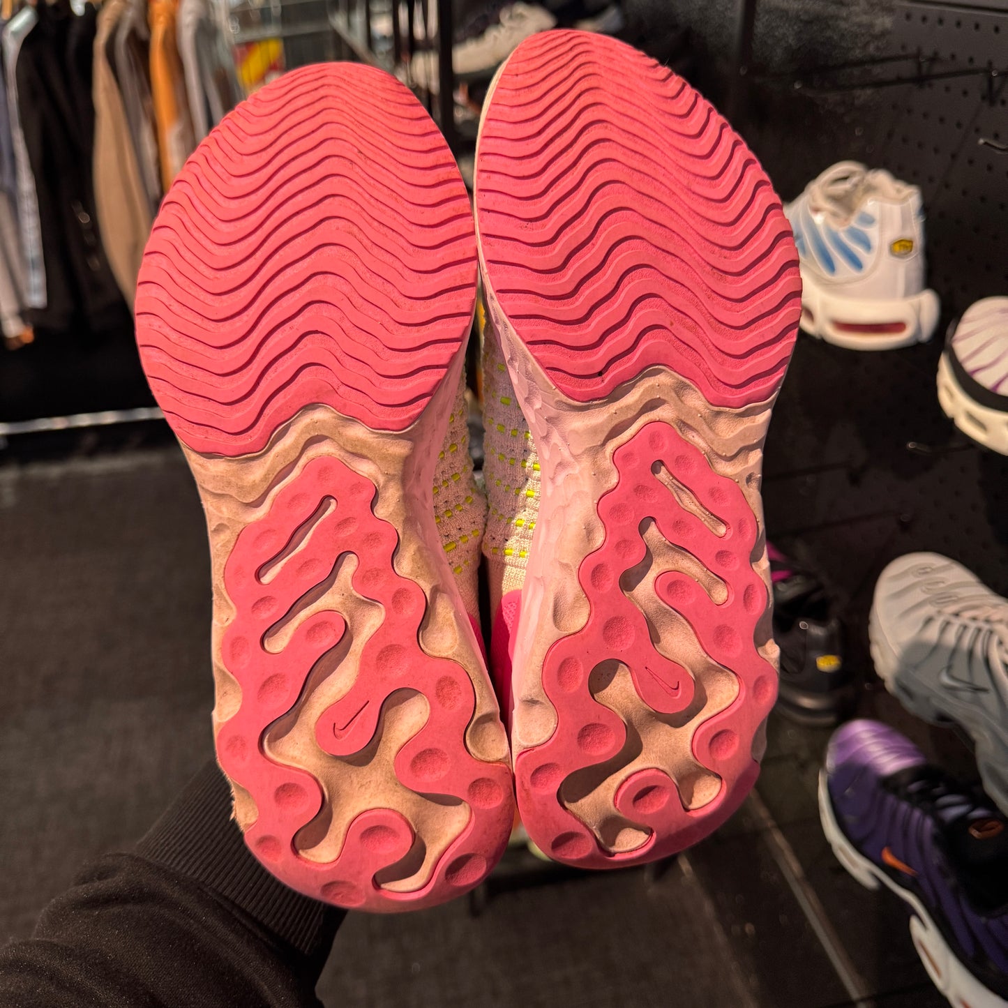 Nike Phantom React Run Flyknit 2 ‘White Volt Pink Glow’ (Second hand)