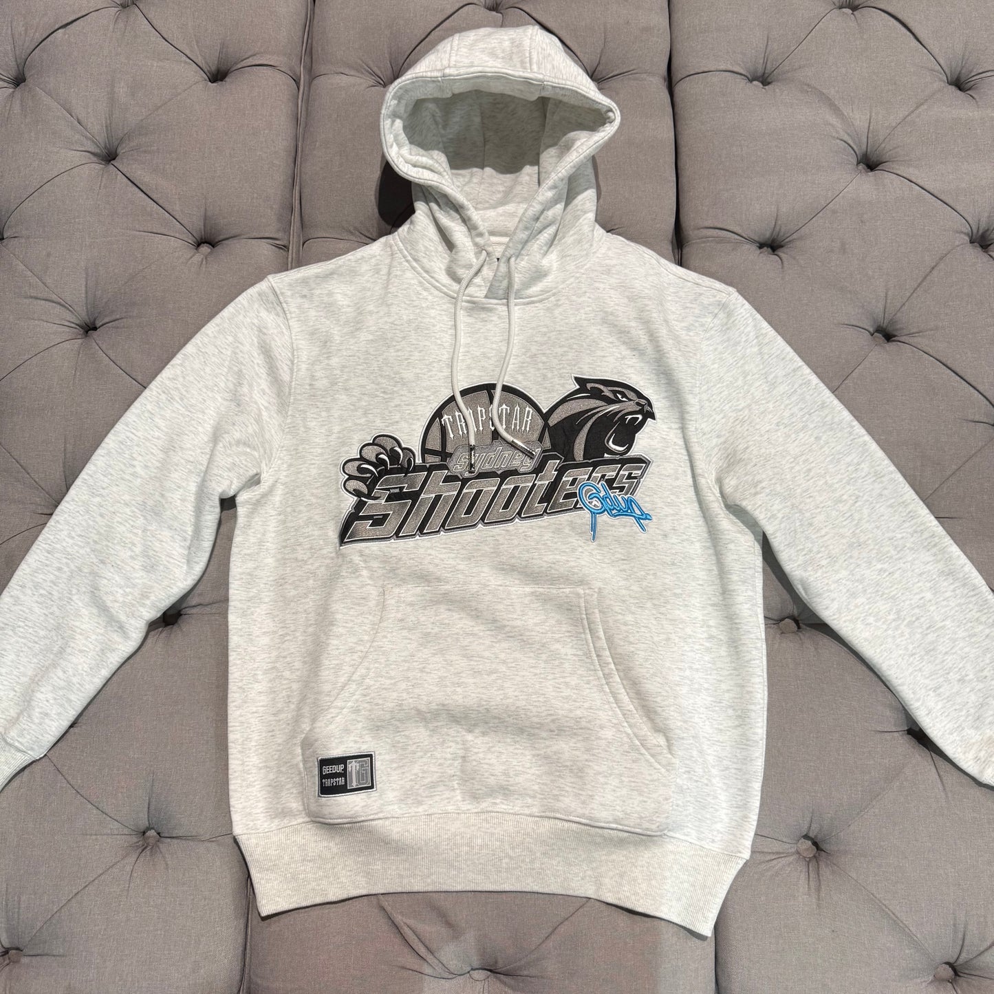 Geedup X Trapstar Sydney Shooters Hoodie 'White Marle/Blue'