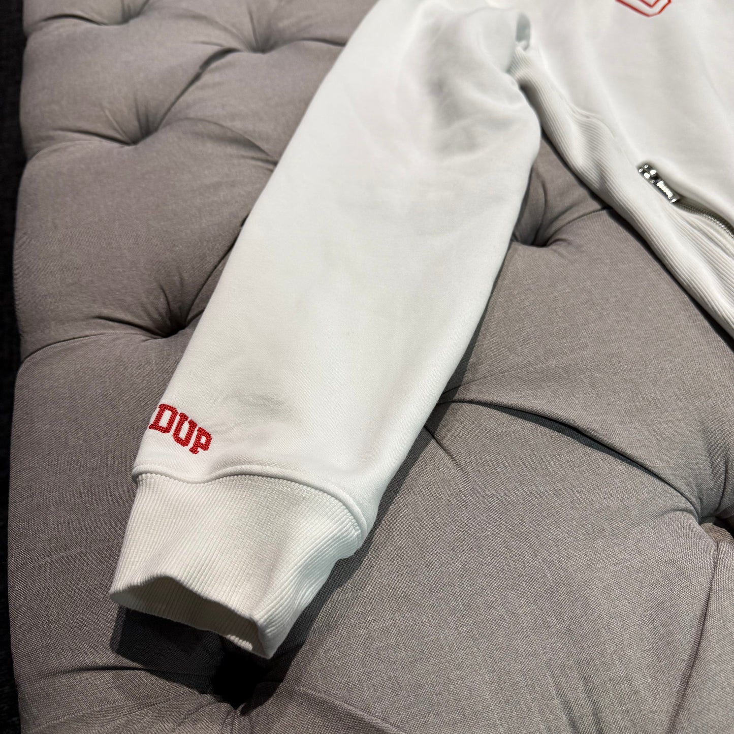 Geedup Team Logo Proud Hoodie 'White Red' (Second hand)