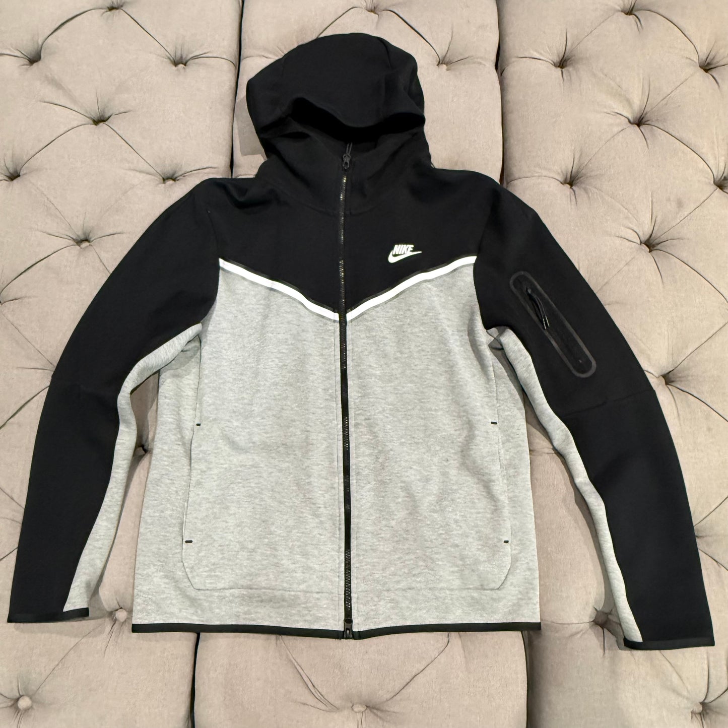 Nike Tech Fleece Hoodie Grey Black (Second hand)