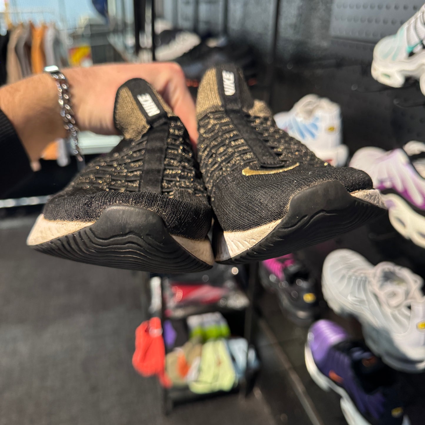 Nike Phantom React Run Flyknit 2 Premium 'Black Metallic Gold’ (Second hand)
