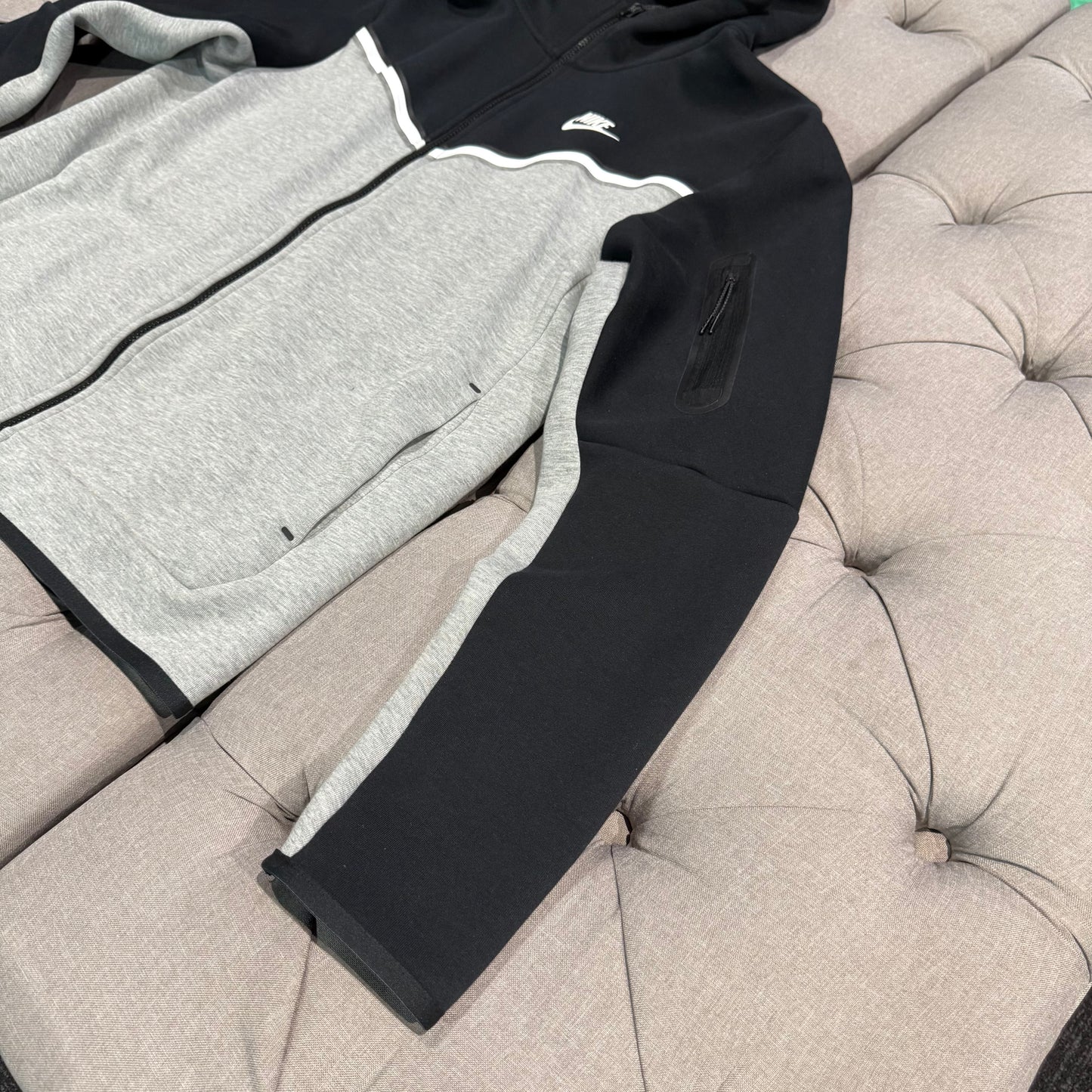 Nike Tech Fleece Hoodie Grey Black (Second hand)