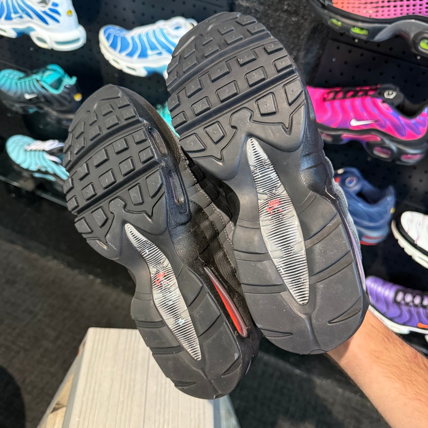 Nike Air Max 95 'Black Picante Red' (Second hand)