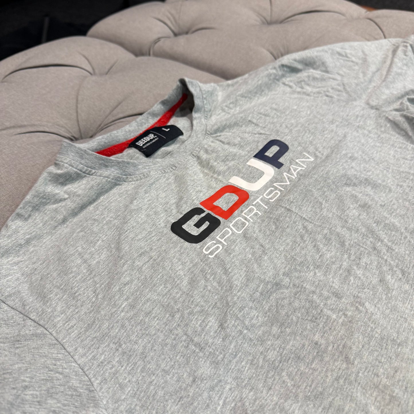Geedup Sportsman T-Shirt 'Grey Navy Red' (Second hand)