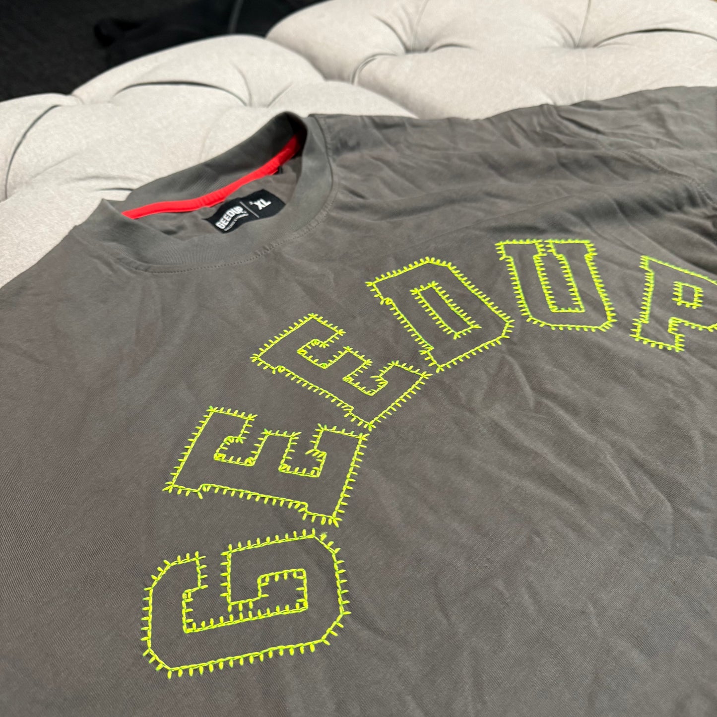 Geedup Stitched Logo T-Shirt 'Asphalt Grey Green' (Second hand)