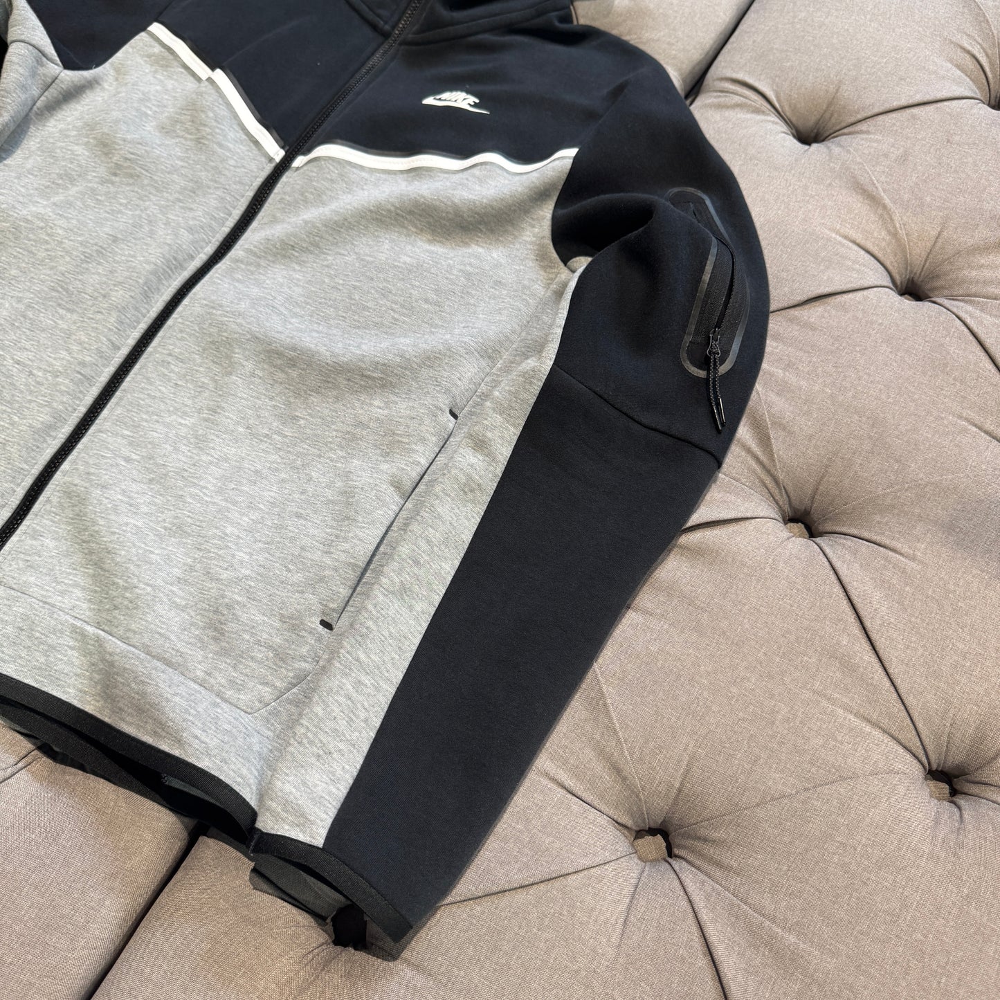 Nike Tech Fleece Hoodie Grey Black (Second hand)