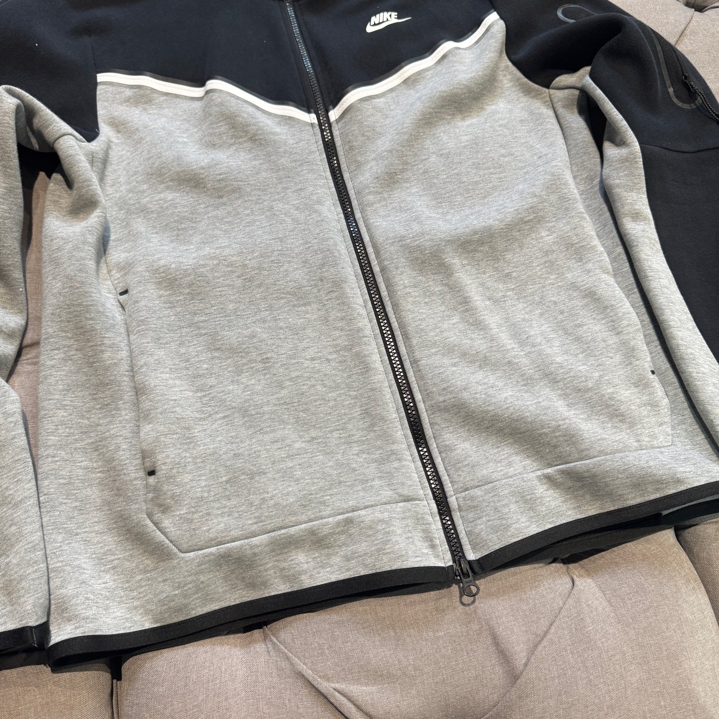 Nike Tech Fleece Hoodie Grey Black (Second hand)
