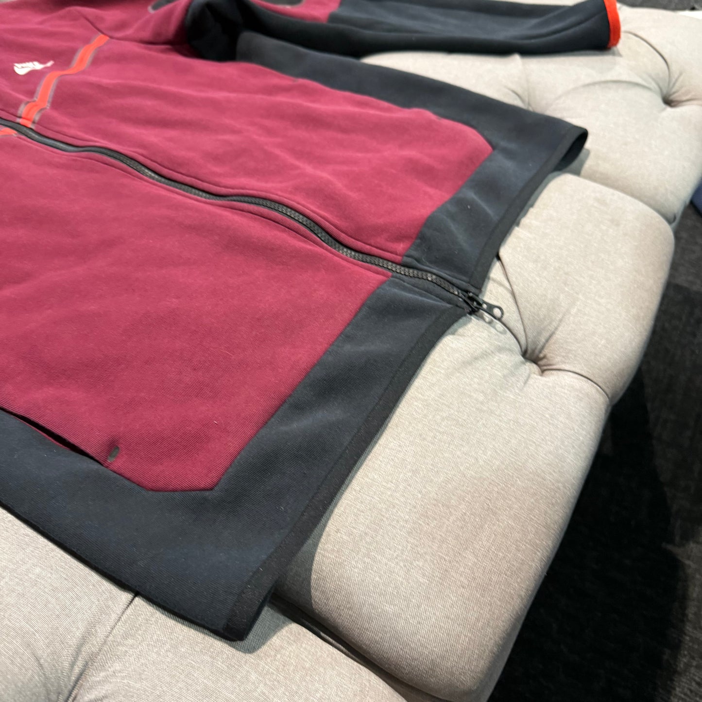 Nike Tech Fleece Jacket 'Burgandy Black' (Second hand)