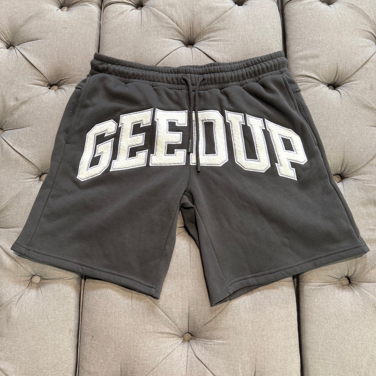 Geedup Team Logo Shorts 'Asphalt Grey White' (Second hand)