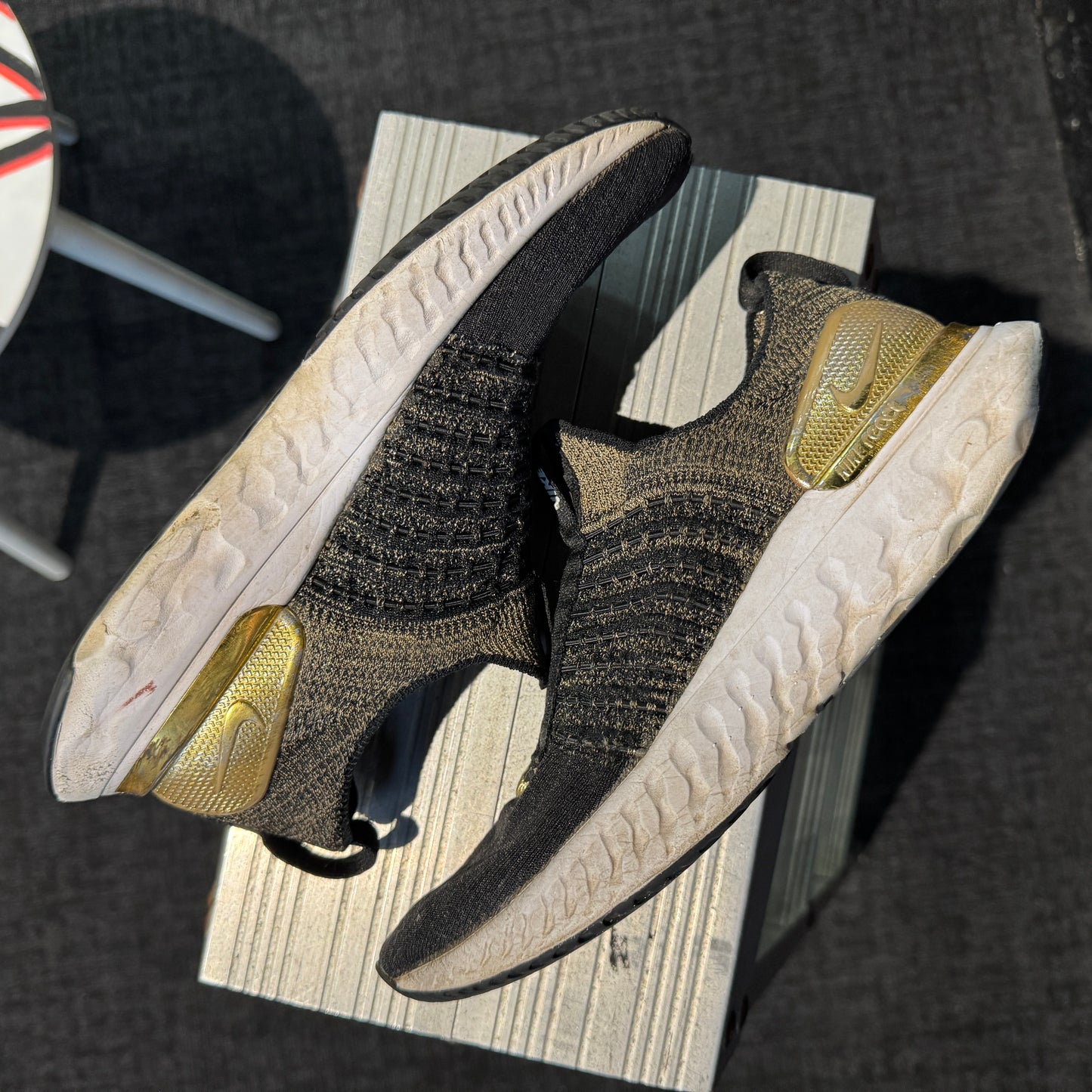 Nike Phantom React Run Flyknit 2 Premium 'Black Metallic Gold’ (Second hand)