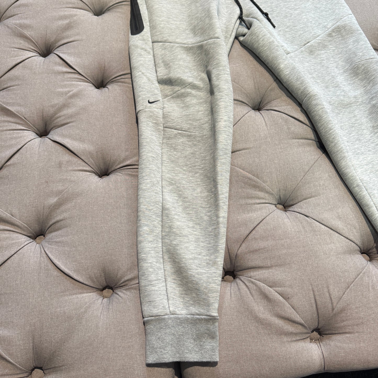 Nike Tech Fleece Track Pants 'Grey' (Second hand)
