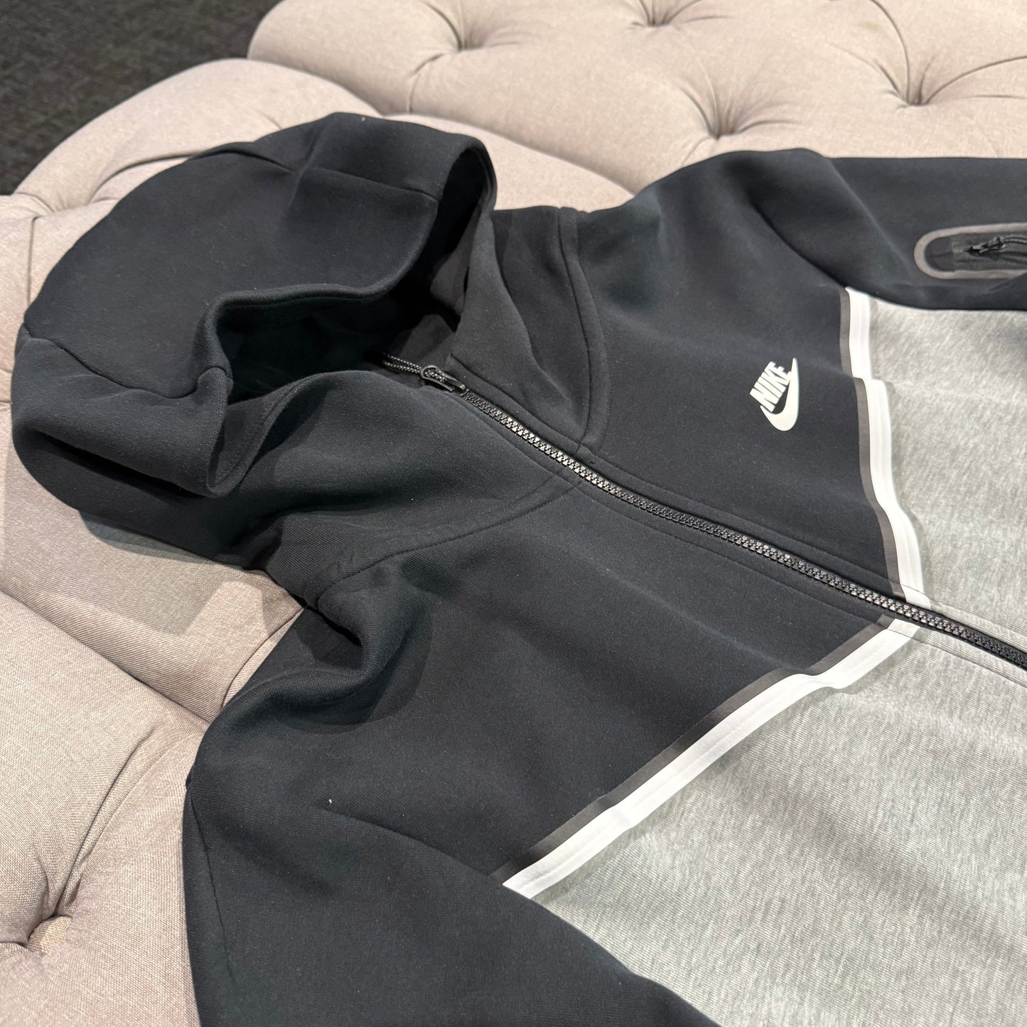 Nike Tech Fleece Hoodie Grey Black (Second hand)