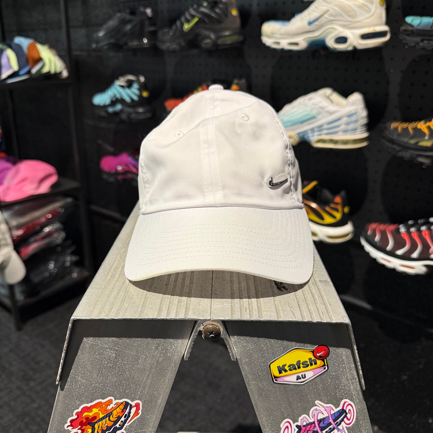 Nike Unstructured Dri-Fit Club Metal Swoosh Strapback Cap 'White' (Second Hand)