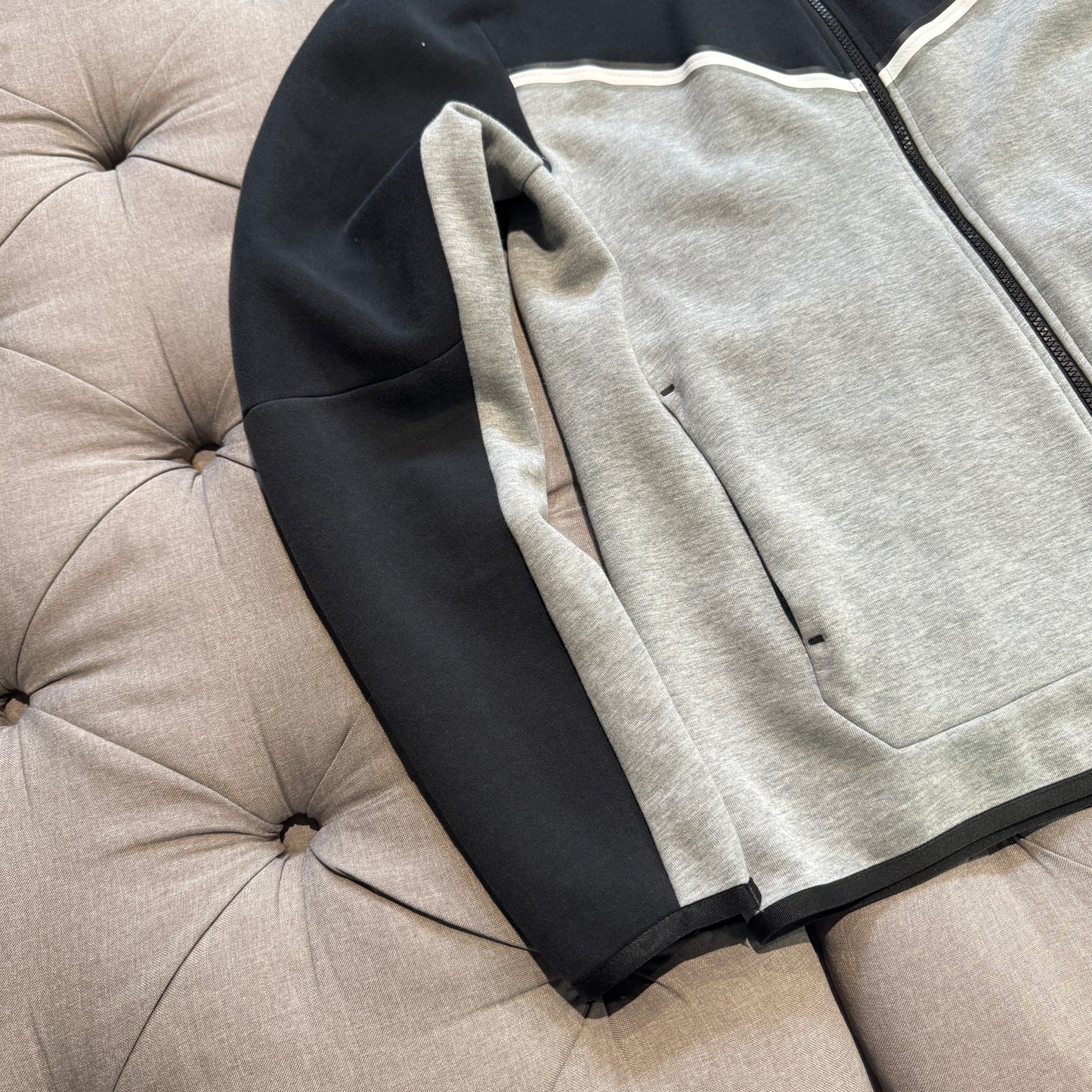 Nike Tech Fleece Hoodie Grey Black (Second hand)