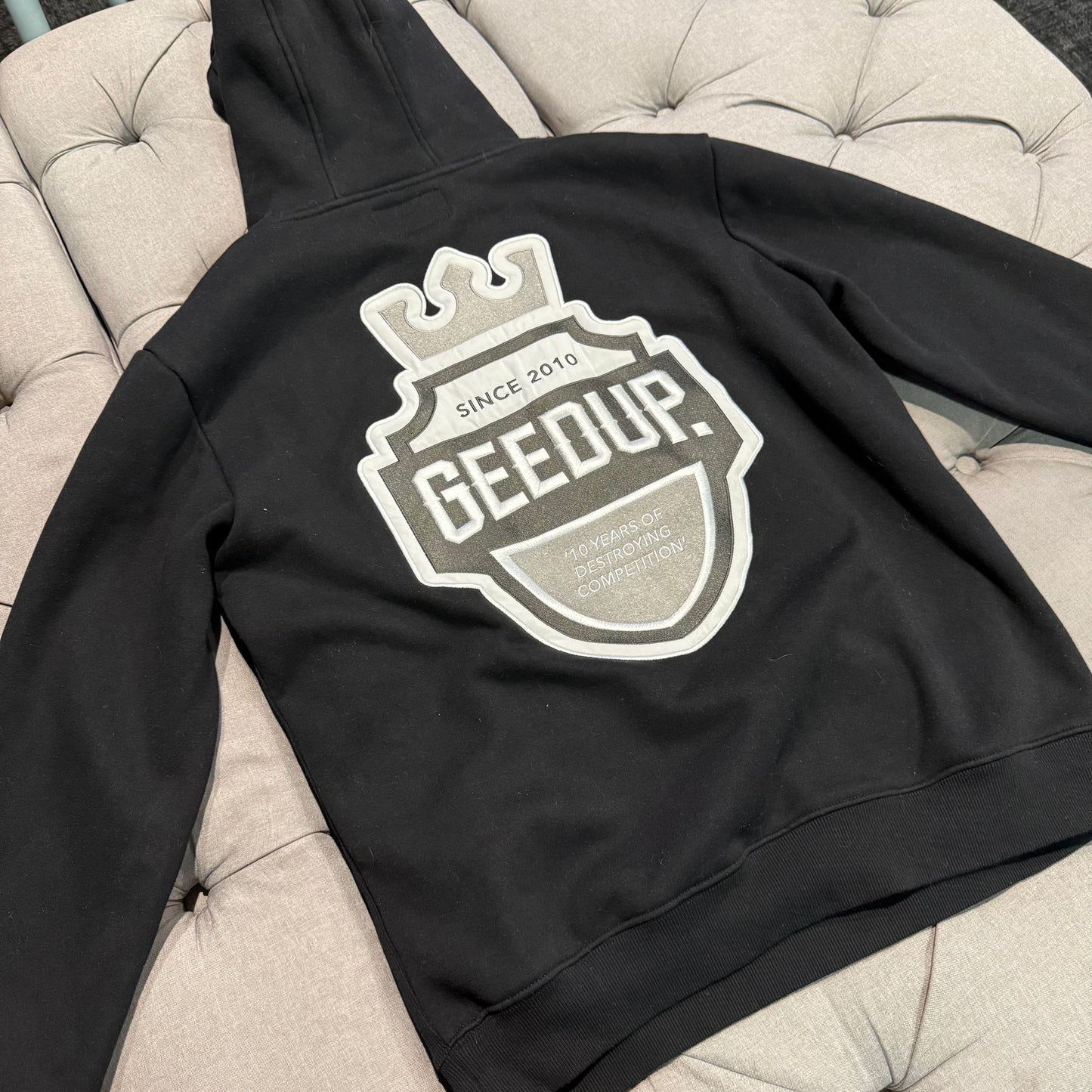 Geedup Since 2010 Emblem Logo Hoodie 'Black' (Second hand)