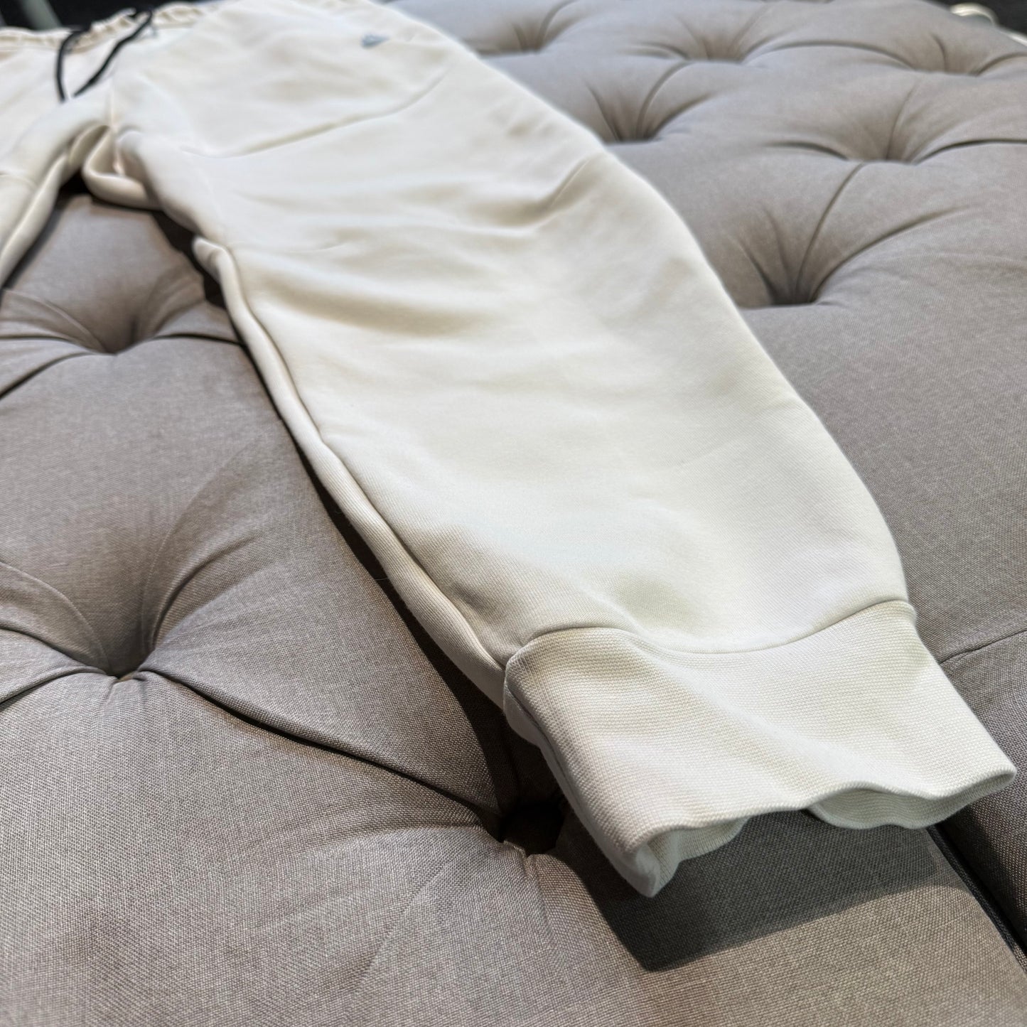 Nike Tech Fleece Pants 'White Cream' (Second hand)