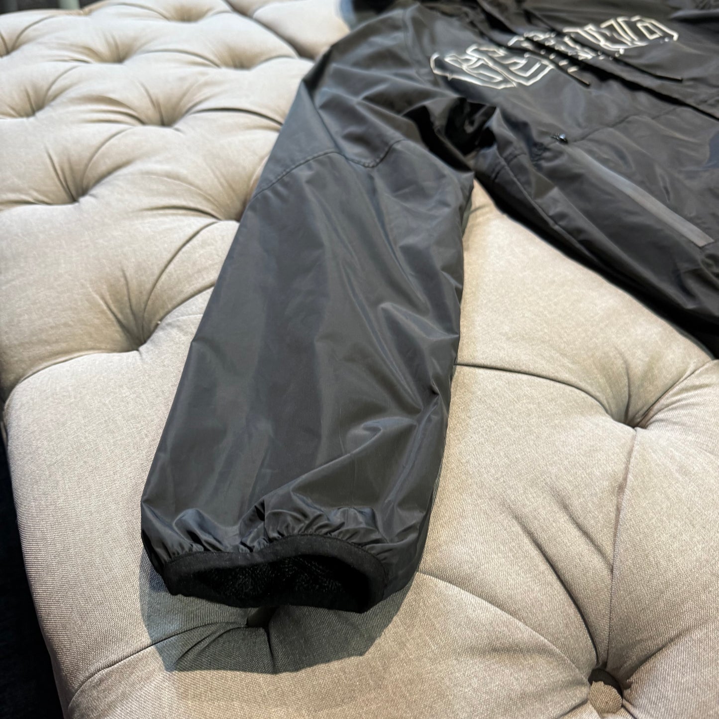 Geedup Sydney / LA Windbreaker 'Black' (Second hand)