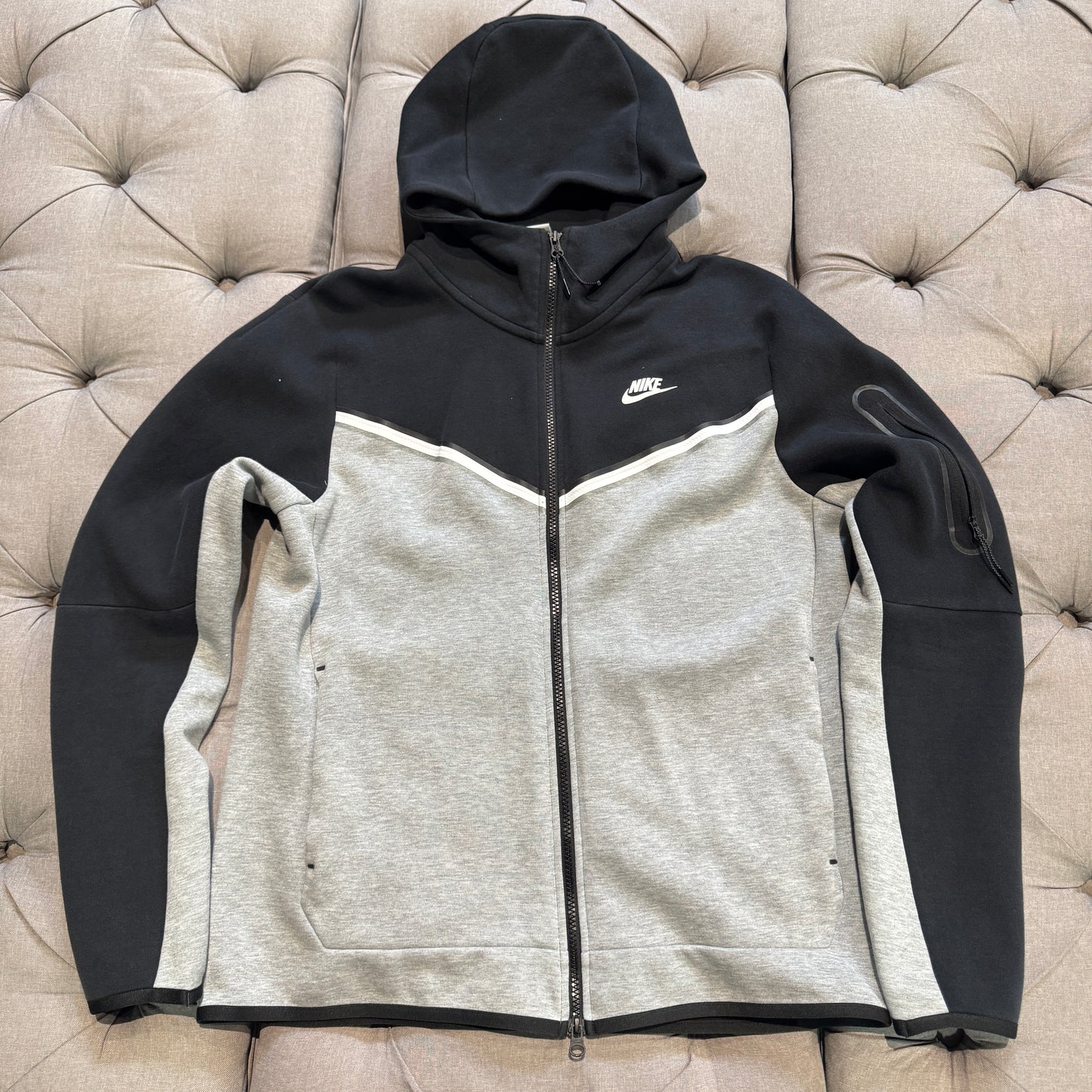 Nike Tech Fleece Hoodie Grey Black (Second hand)