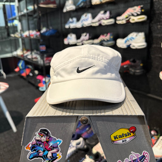 Nike Featherlight Drifit Cap 'White Black' (Second hand)