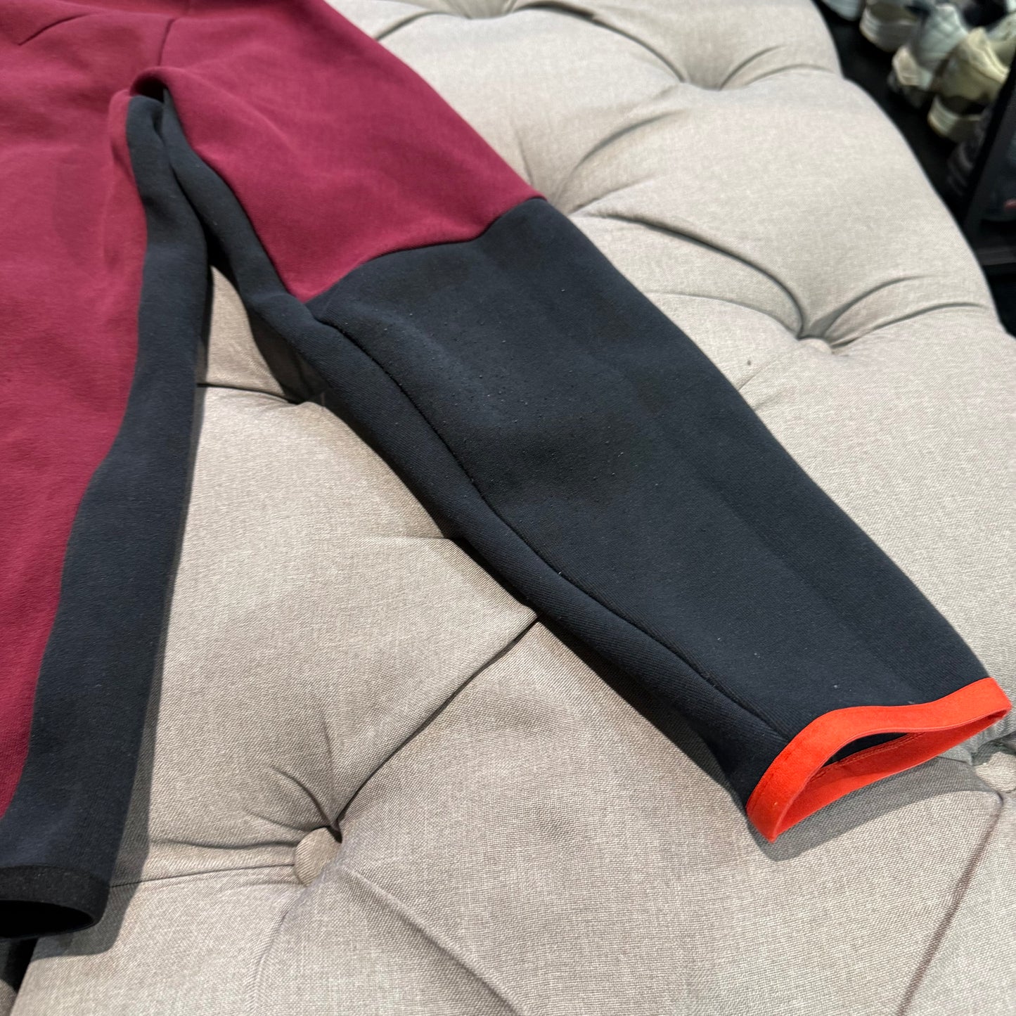 Nike Tech Fleece Jacket 'Burgandy Black' (Second hand)