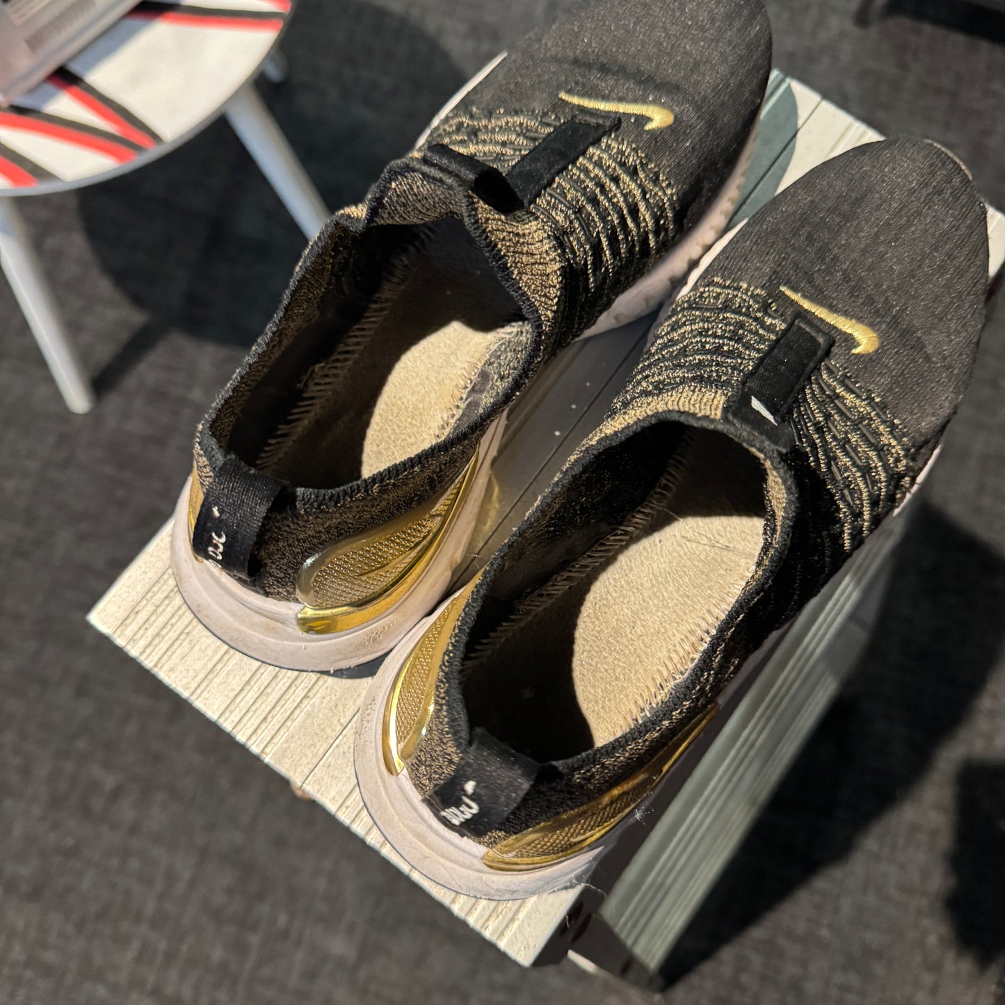 Nike Phantom React Run Flyknit 2 Premium 'Black Metallic Gold’ (Second hand)
