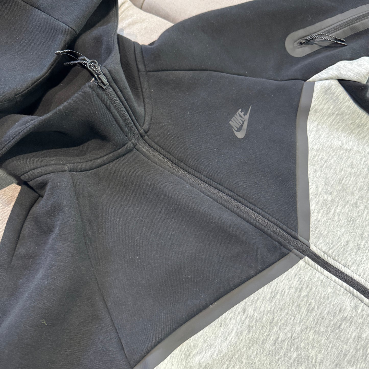Nike Tech Fleece Jacket 'Grey Black' (Second hand)