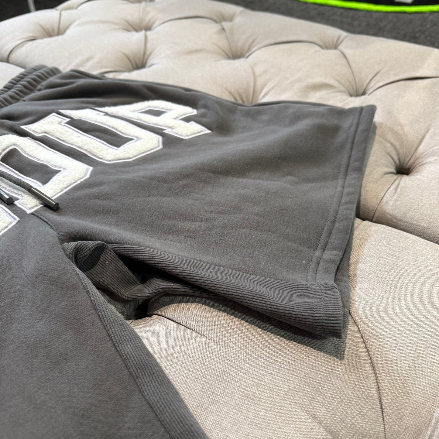 Geedup Team Logo Shorts 'Asphalt Grey White' (Second hand)
