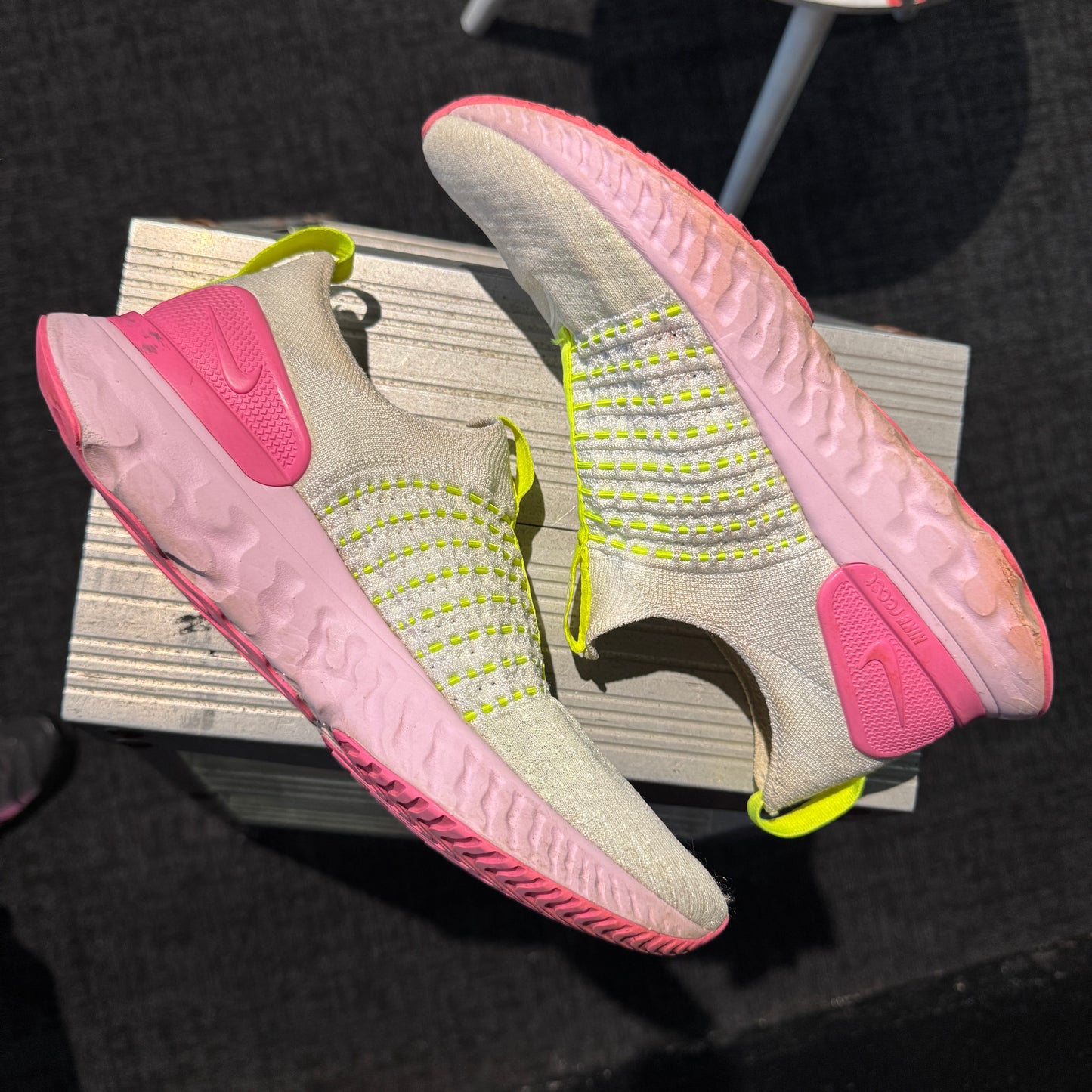 Nike Phantom React Run Flyknit 2 ‘White Volt Pink Glow’ (Second hand)