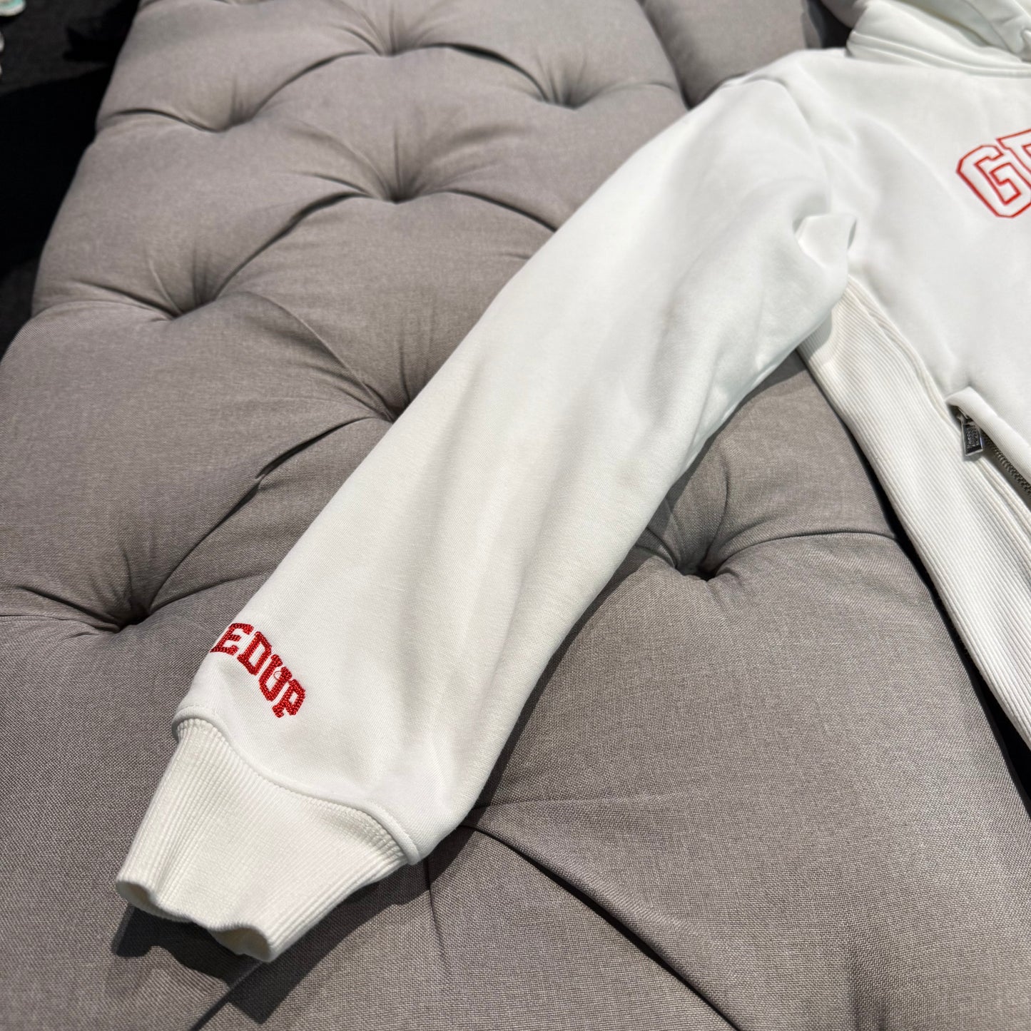 Geedup Team Logo Proud Hoodie 'White Red' (Second hand)