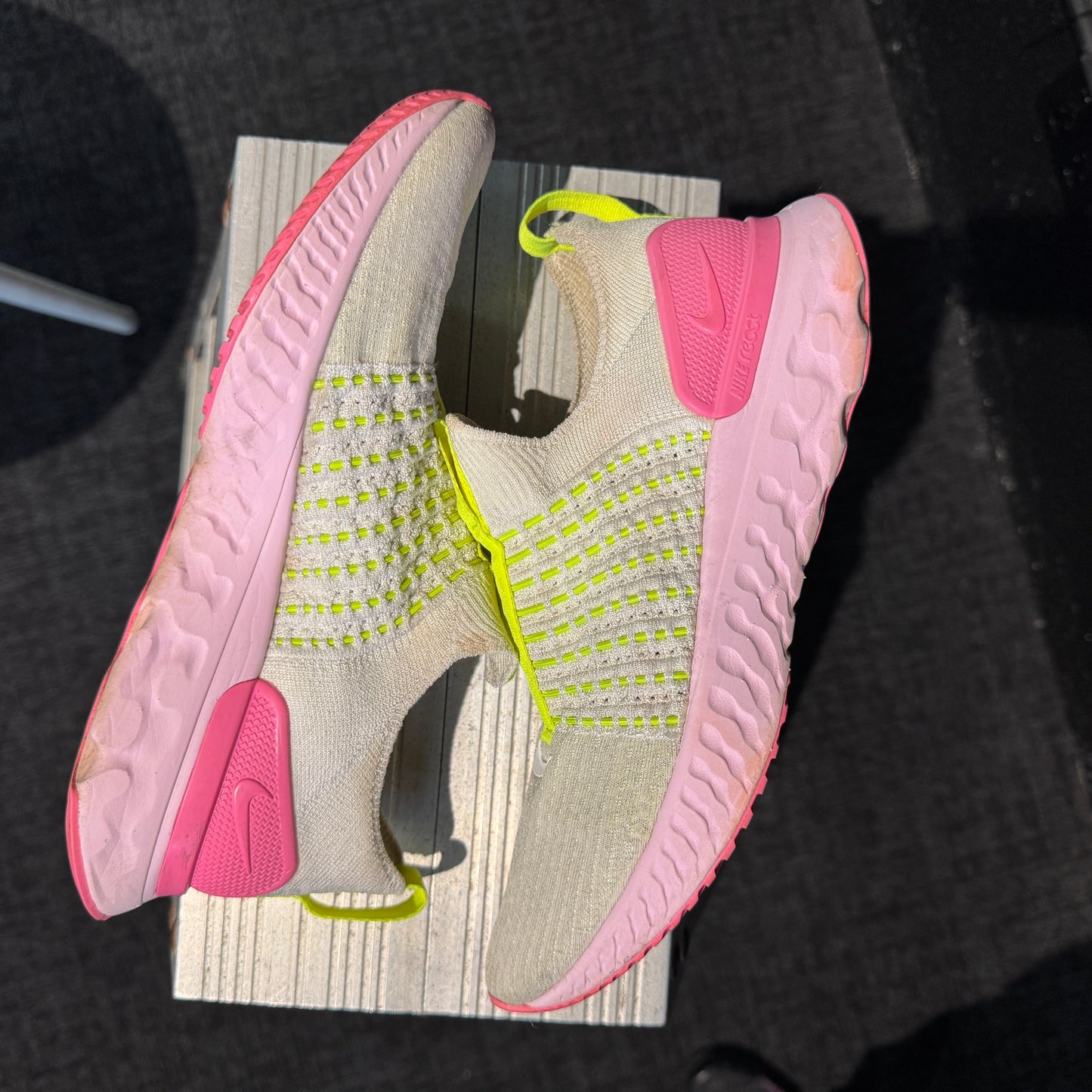 Nike Phantom React Run Flyknit 2 ‘White Volt Pink Glow’ (Second hand)