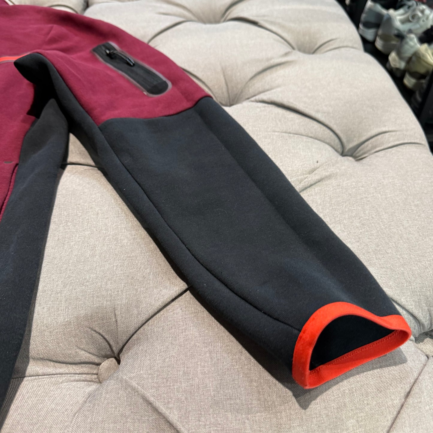 Nike Tech Fleece Jacket 'Burgandy Black' (Second hand)
