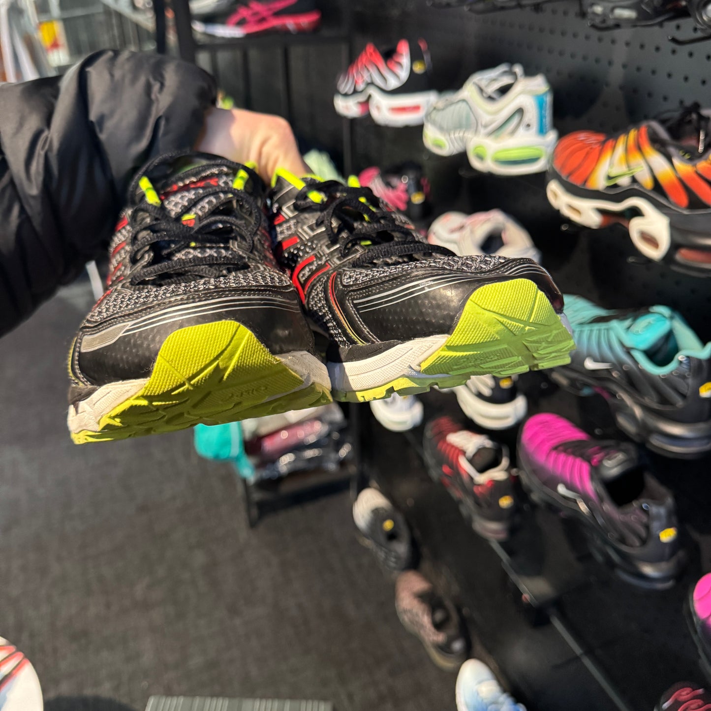 Asics Gel Kayano 19 'Black Grey Red Neon' (Second hand)