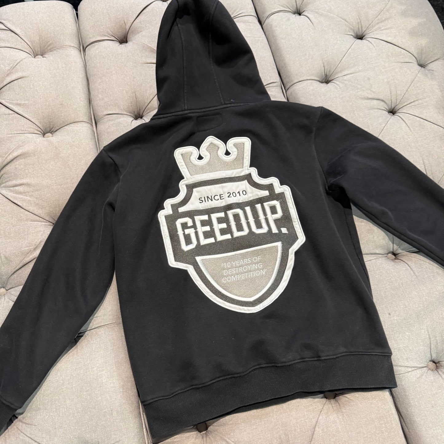 Geedup Since 2010 Emblem Logo Hoodie 'Black' (Second hand)