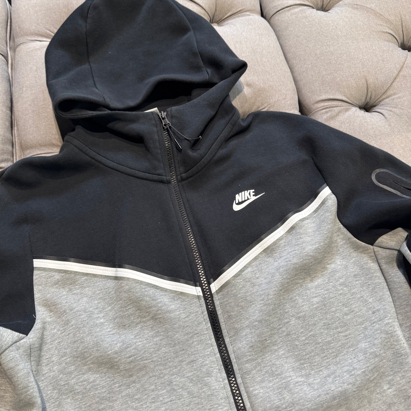 Nike Tech Fleece Hoodie Grey Black (Second hand)