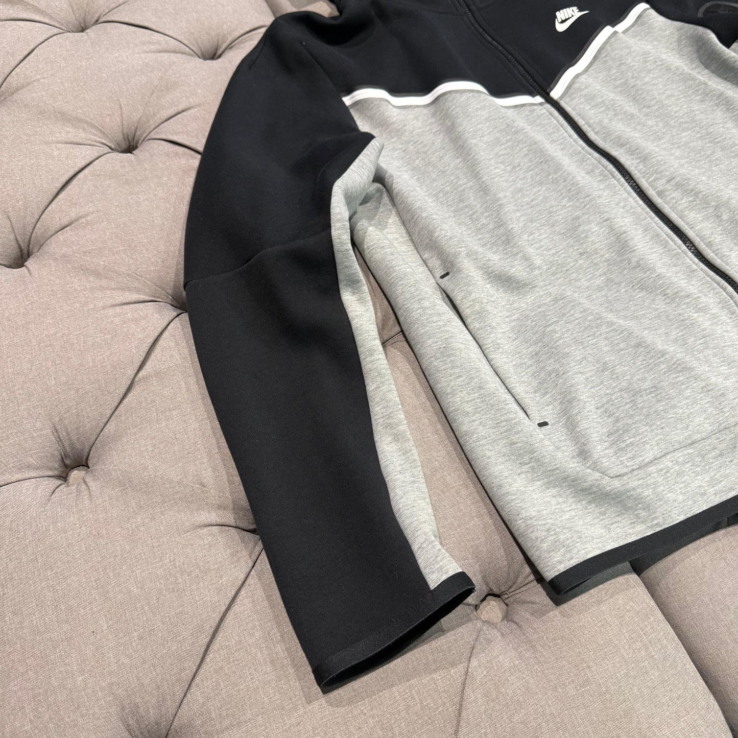Nike Tech Fleece Hoodie Grey Black (Second hand)