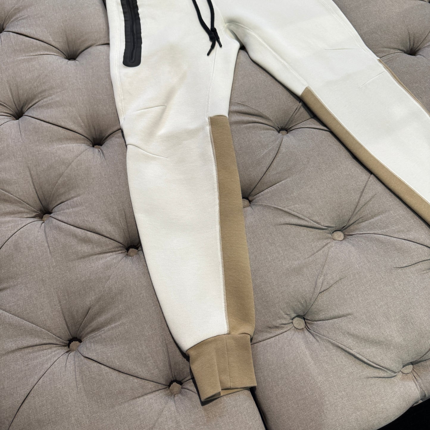 Nike Tech Fleece Track Pants 'Cream Beige' (Second hand)