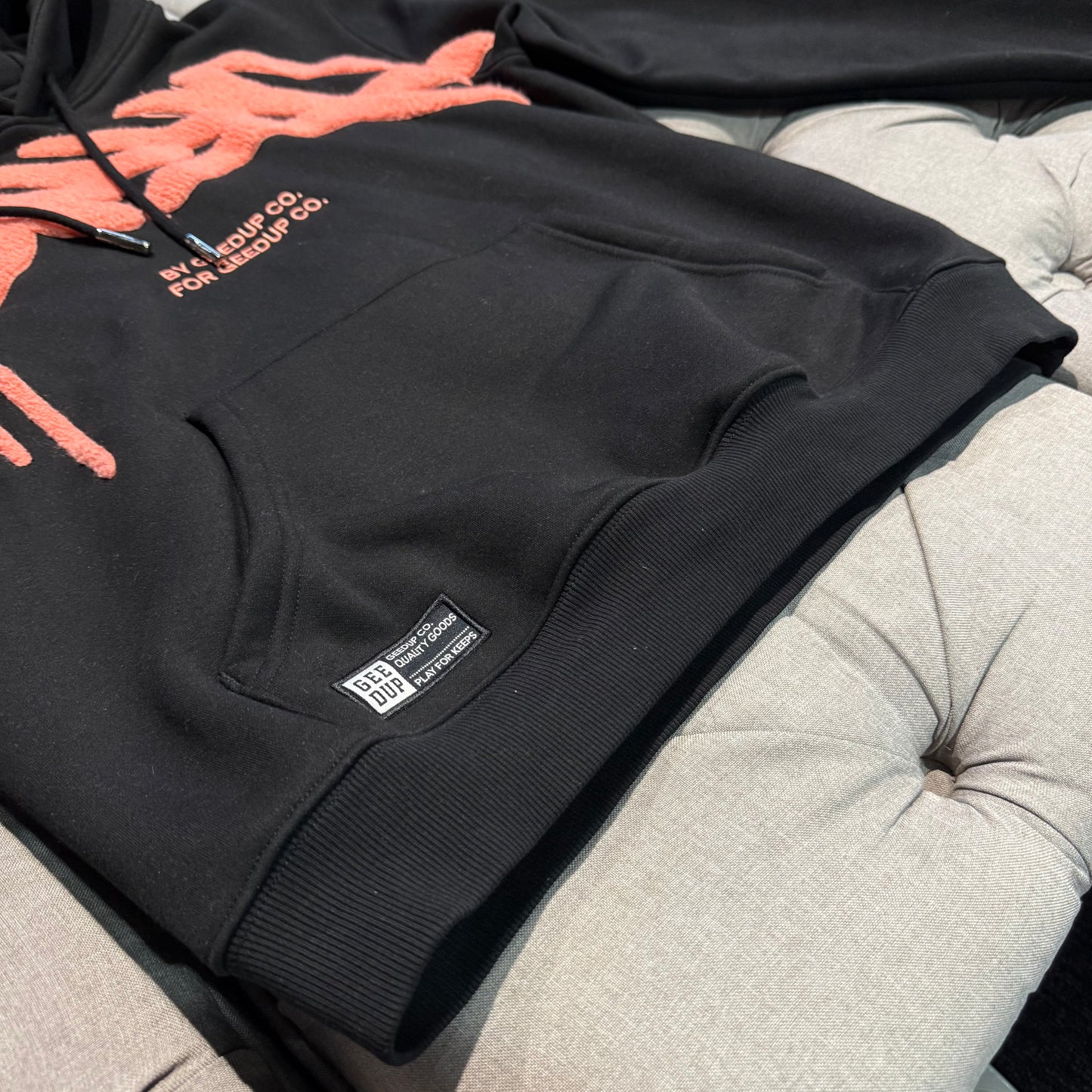 Geedup Handstyle Hoodie 'Black Peach' (Second hand)