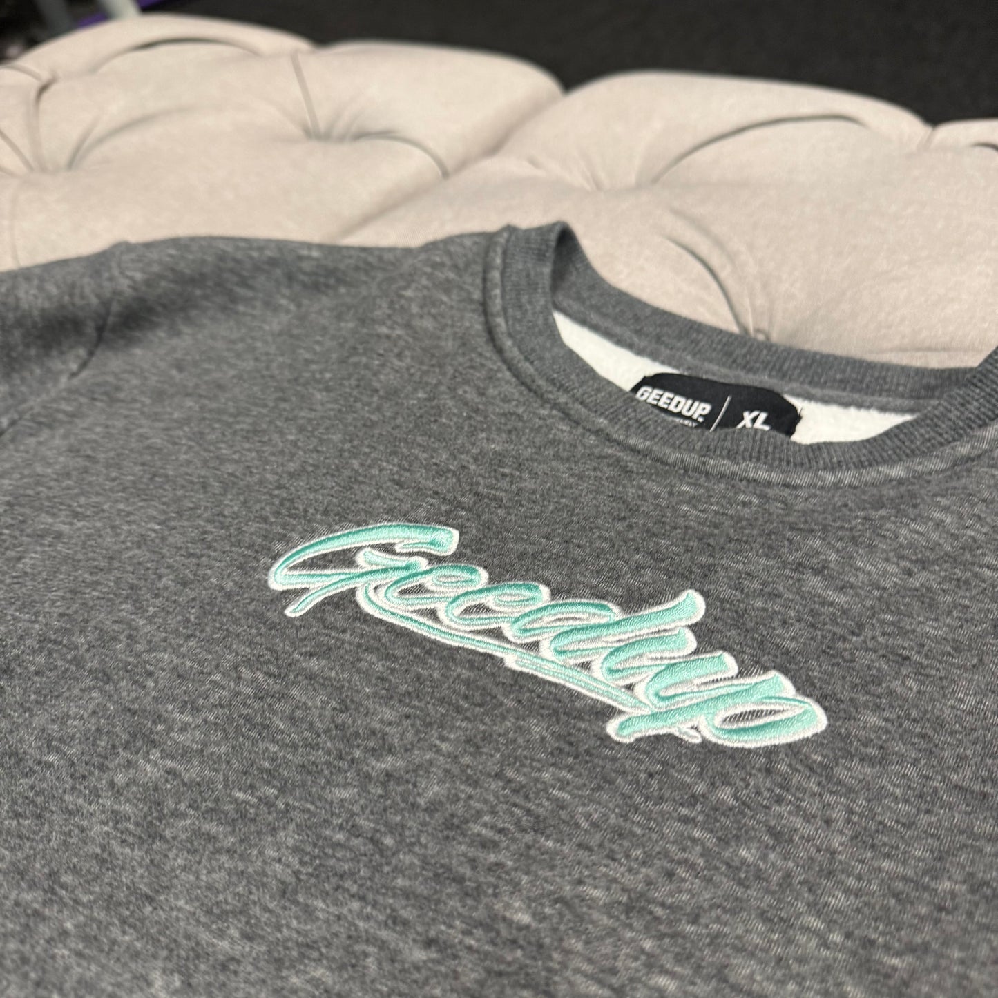 Geedup OS Script Crewneck 'Grey Teal' (Second hand)