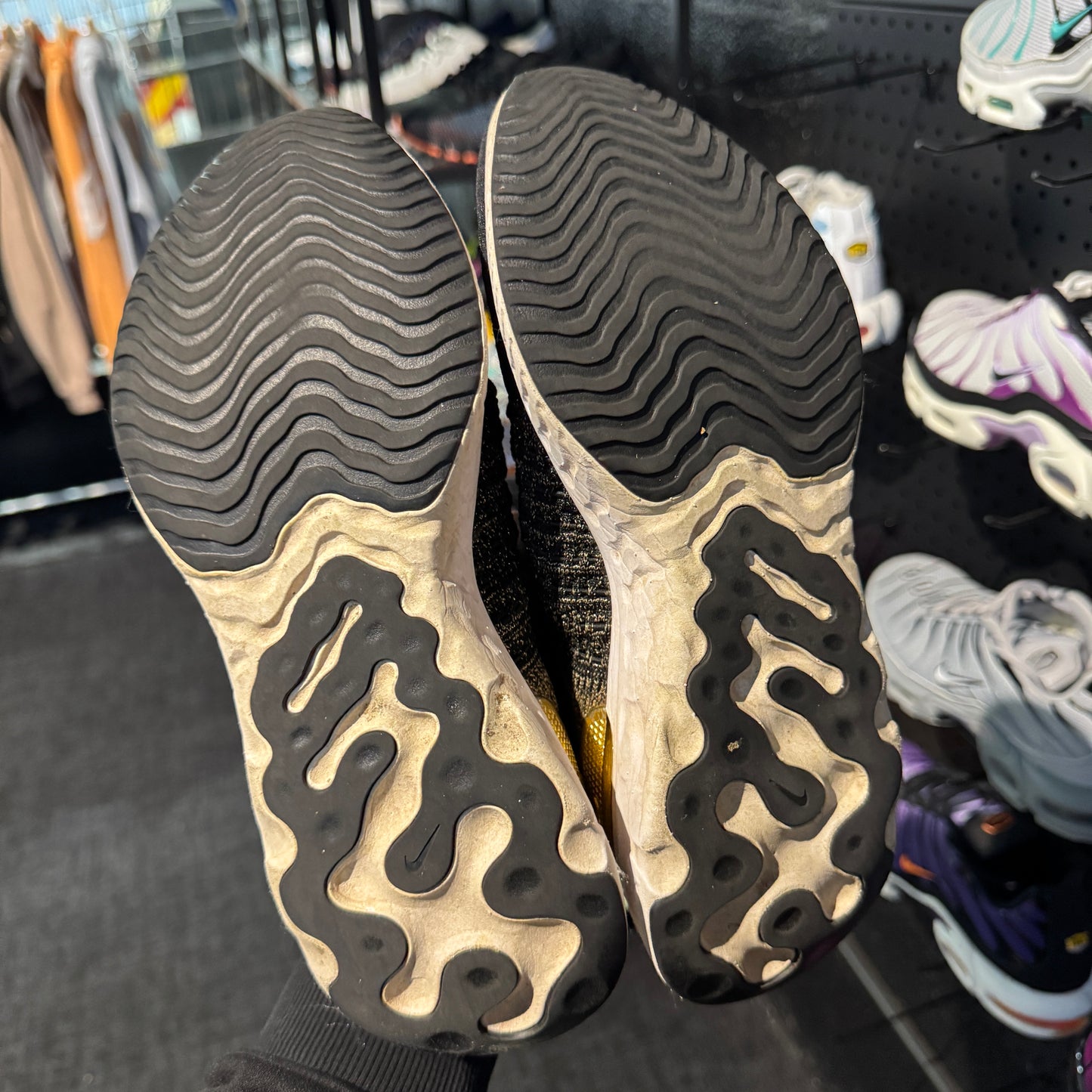 Nike Phantom React Run Flyknit 2 Premium 'Black Metallic Gold’ (Second hand)