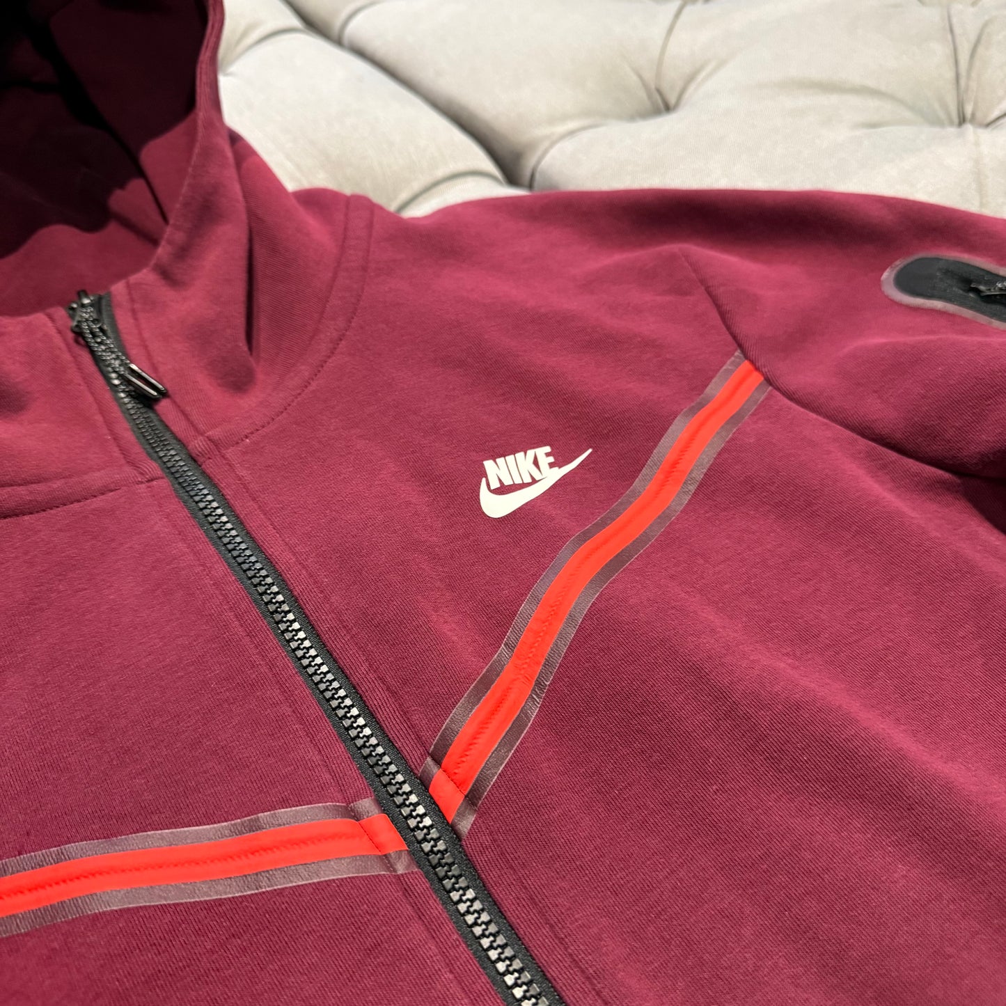 Nike Tech Fleece Jacket 'Burgandy Black' (Second hand)