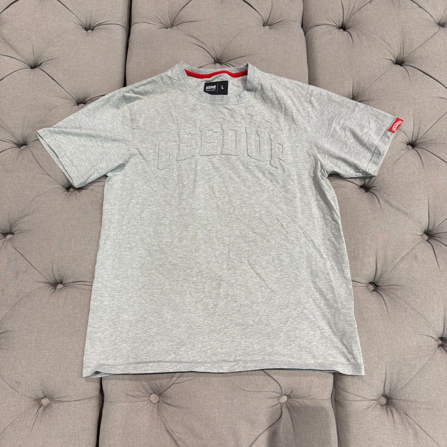 Geedup Embossed Logo T-shirt 'Grey' (Second hand)