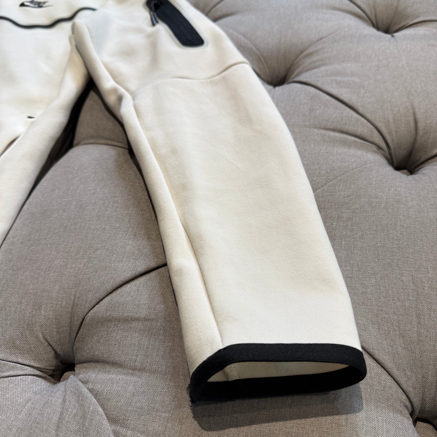 Nike Tech Fleece Jacket 'White Cream' (Second hand)