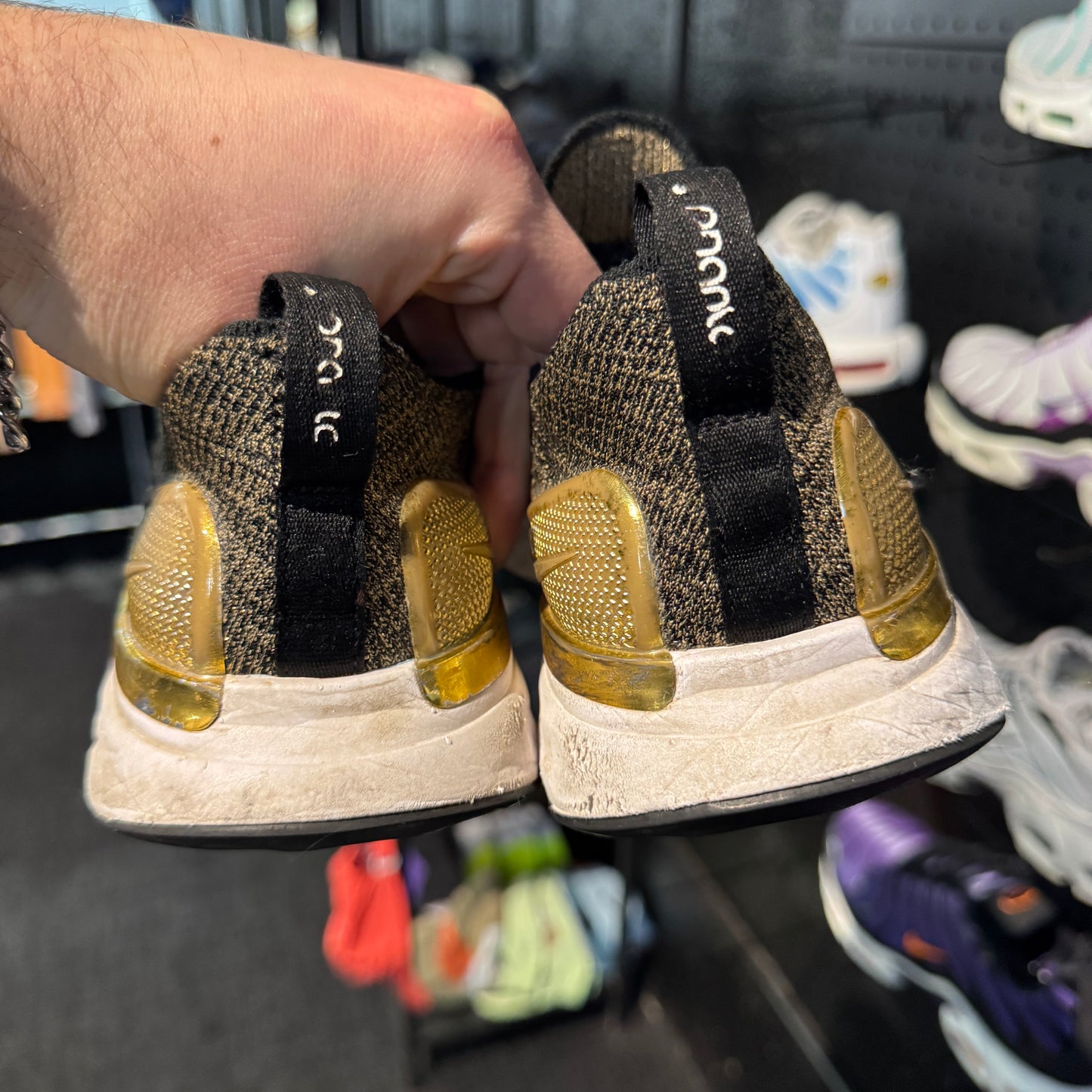 Nike Phantom React Run Flyknit 2 Premium 'Black Metallic Gold’ (Second hand)