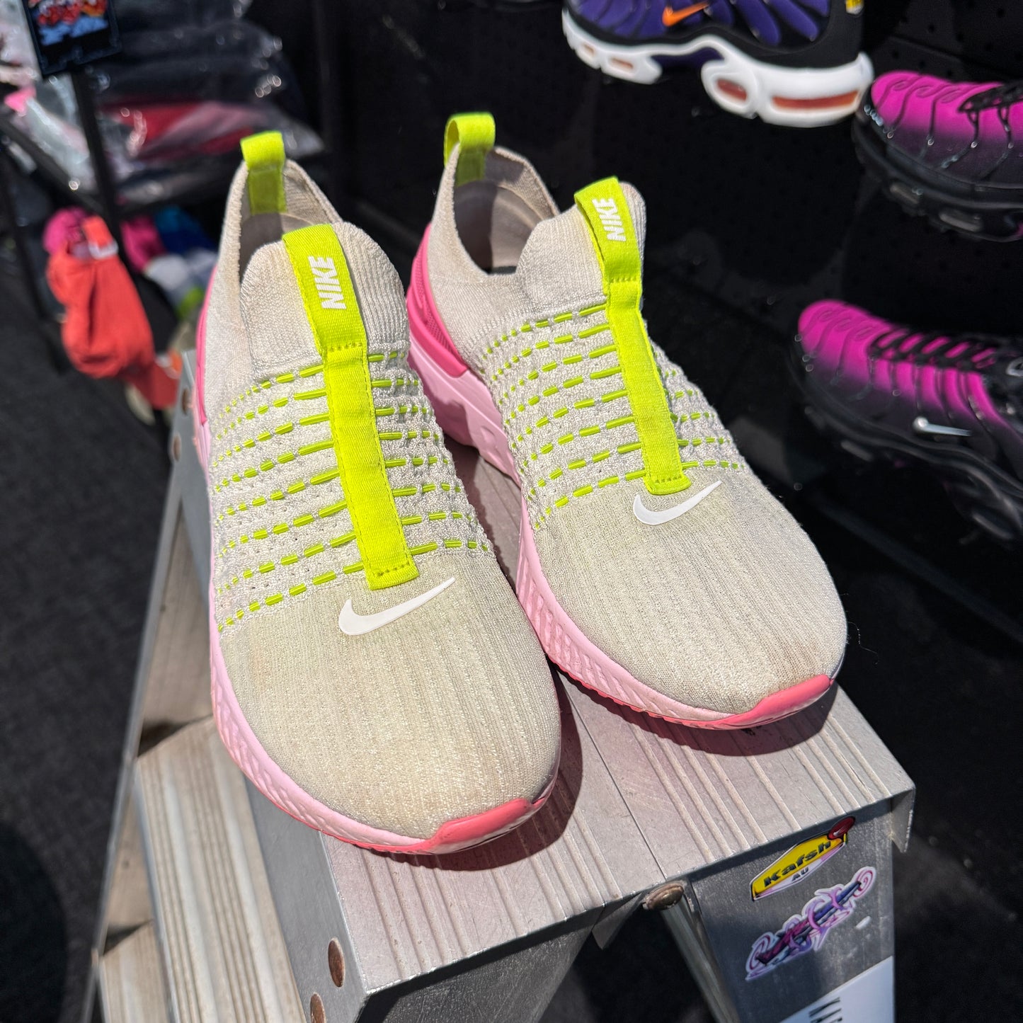 Nike Phantom React Run Flyknit 2 ‘White Volt Pink Glow’ (Second hand)
