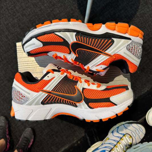 Nike Vomero 5 'Orange Black White' (Second hand)