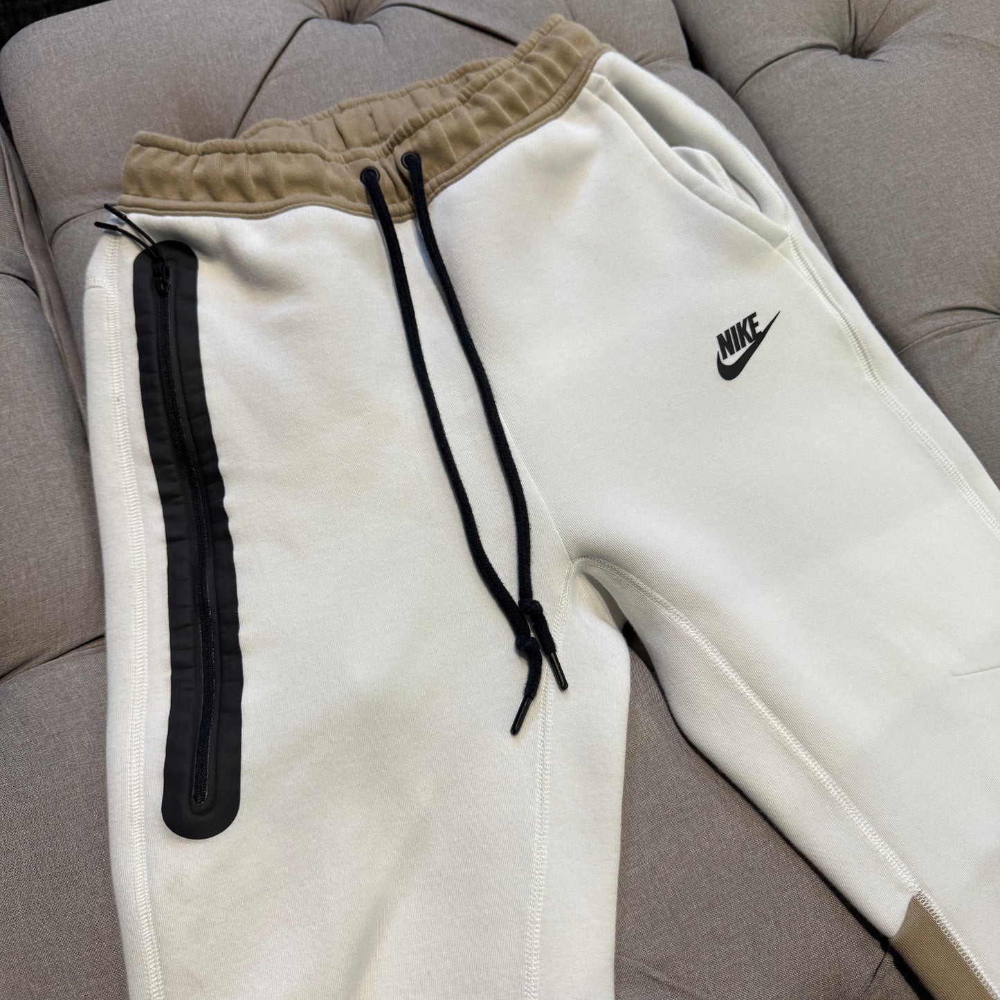 Nike Tech Fleece Track Pants 'Cream Beige' (Second hand)