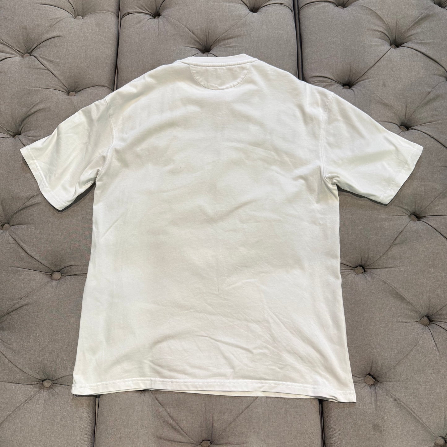 Geedup Embroided Shoulder Team Logo T-shirt 'White Grey' (Second hand)