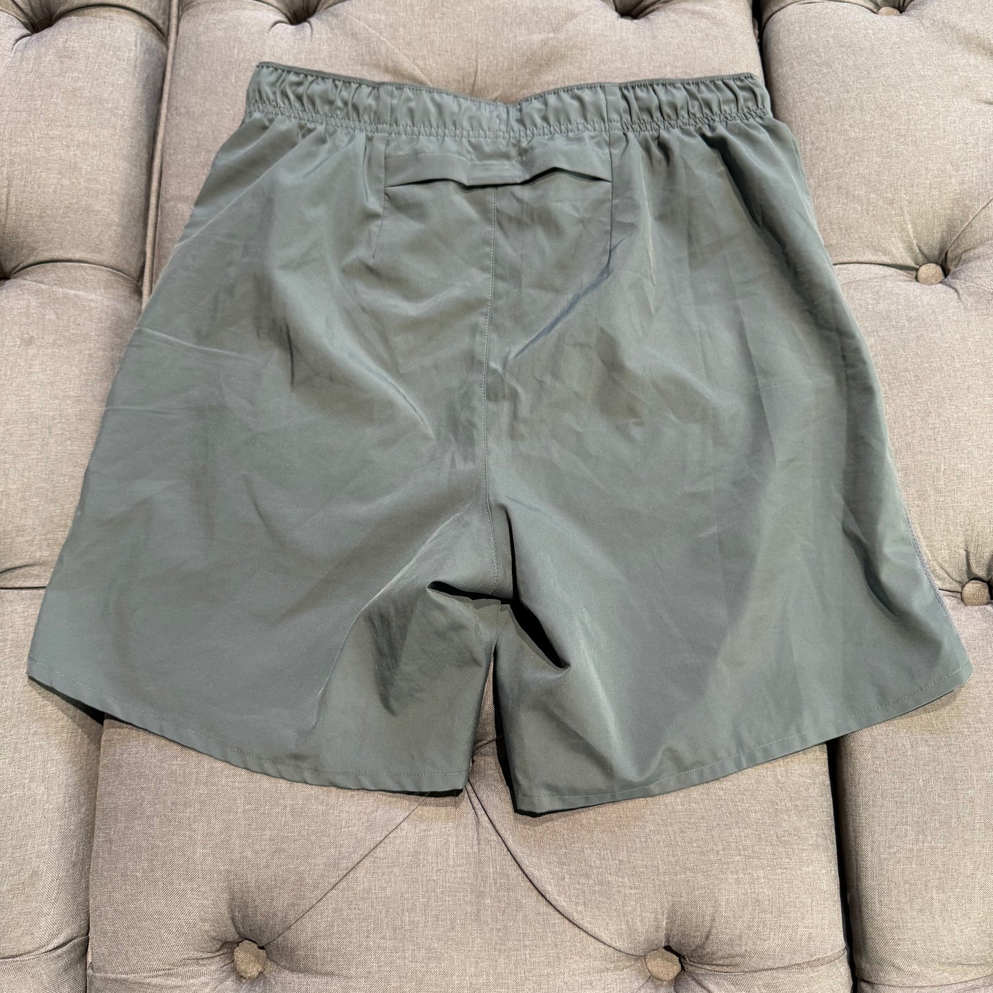 Nike Dri-Fit Challenger 7 Inch Unlined Shorts 'Grey' (Second hand)