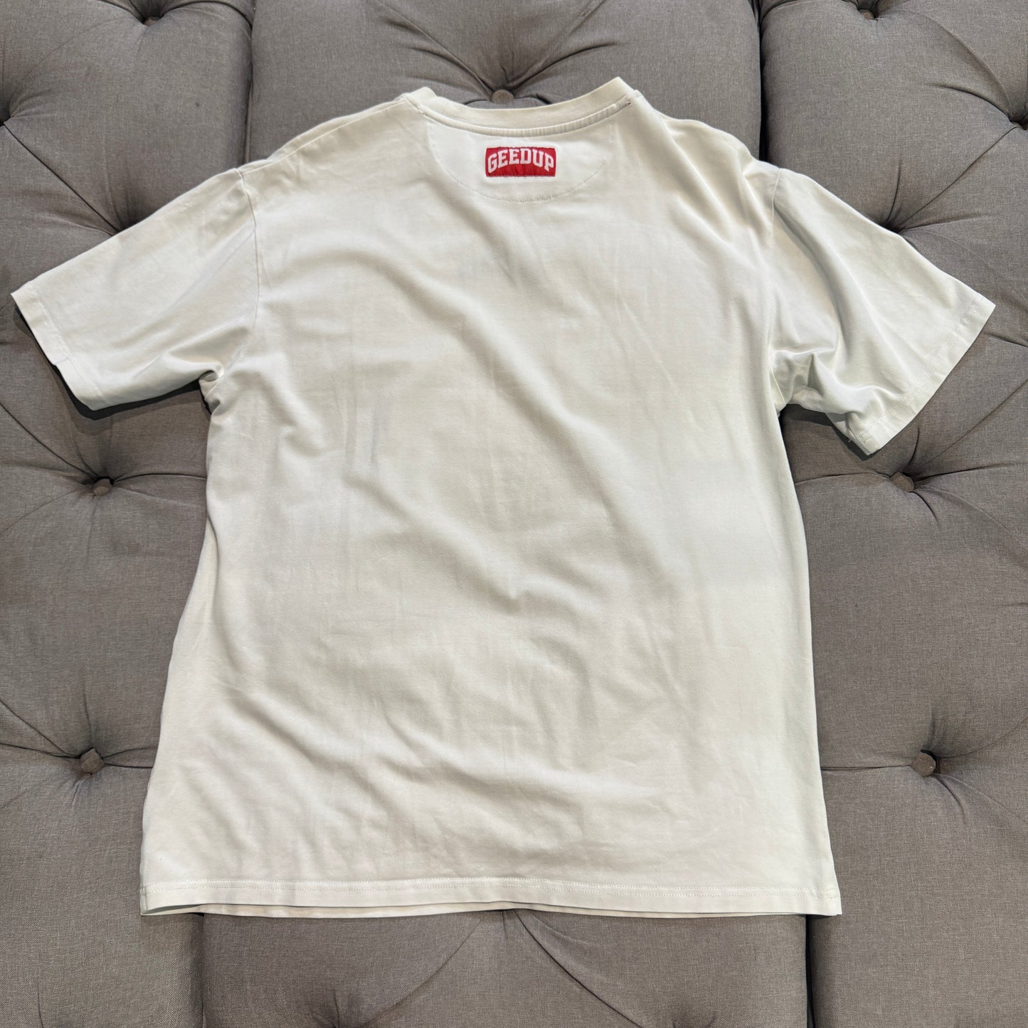 Geedup Shoulder Print Embroidered Logo T-Shirt 'White' (Second hand)