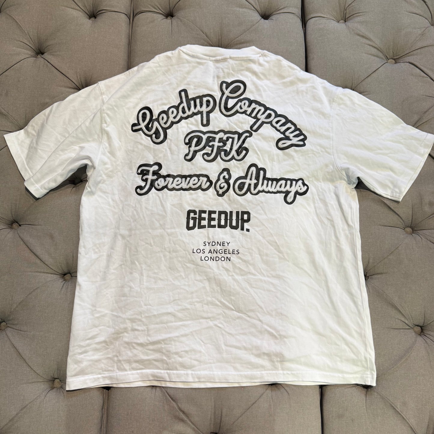 Geedup Stitched Logo Forever & Always T-shirt 'White Black' (Second hand)